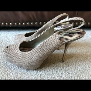 women’s pumps python  embossed in a beige color